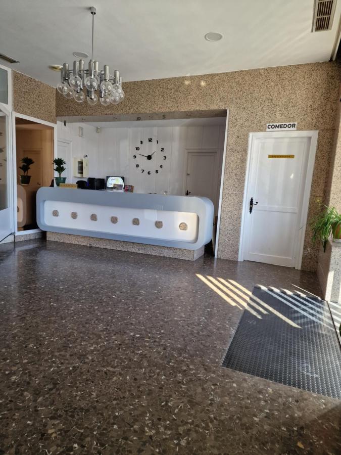 Hostal La Canada Segoviana Valmojado Esterno foto
