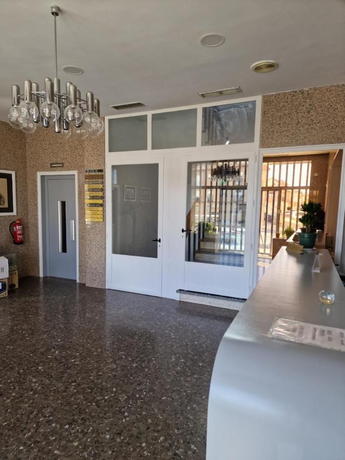 Hostal La Canada Segoviana Valmojado Esterno foto